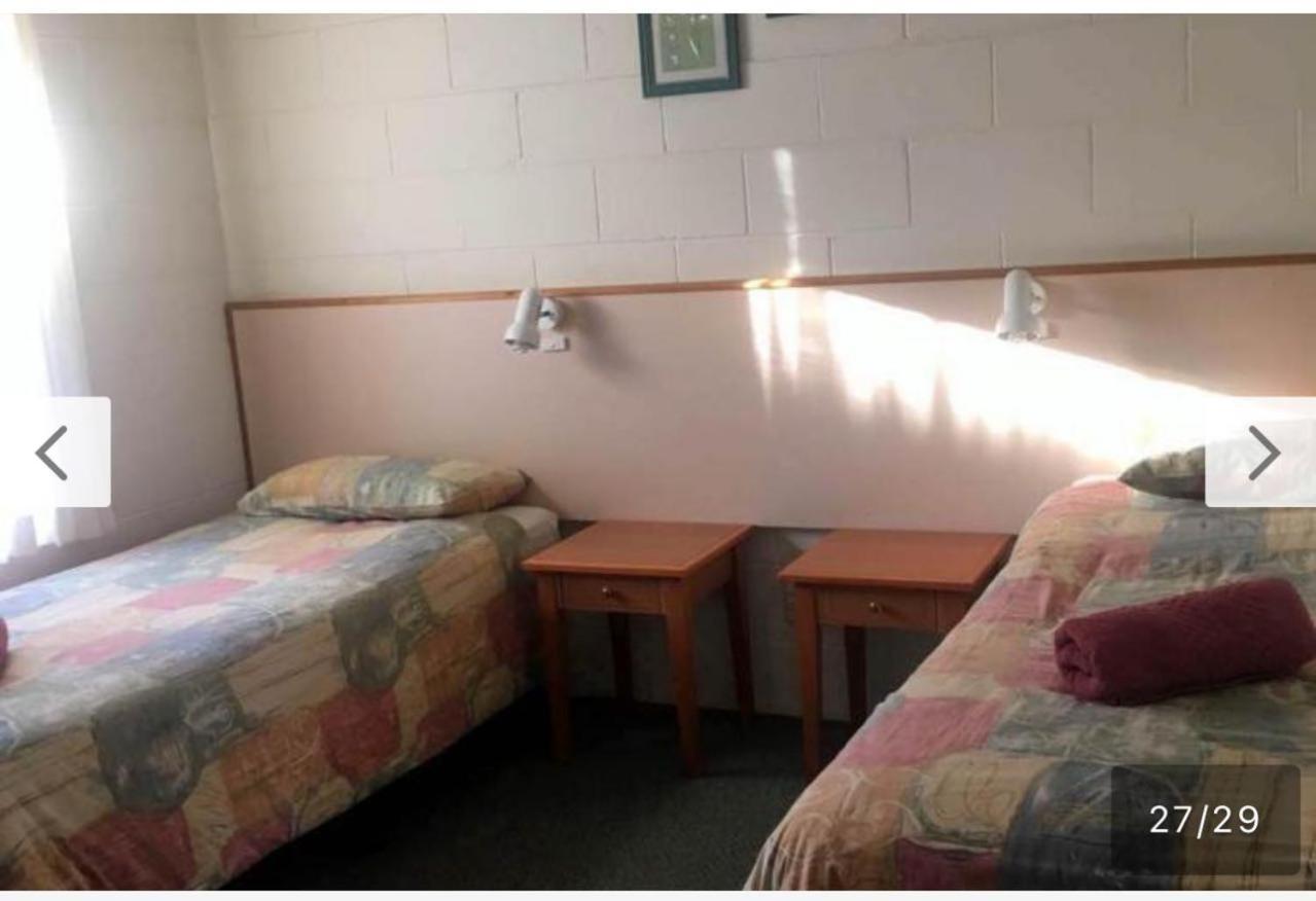 Black Swan Motor Inn Лейкс Ентранс Екстериор снимка