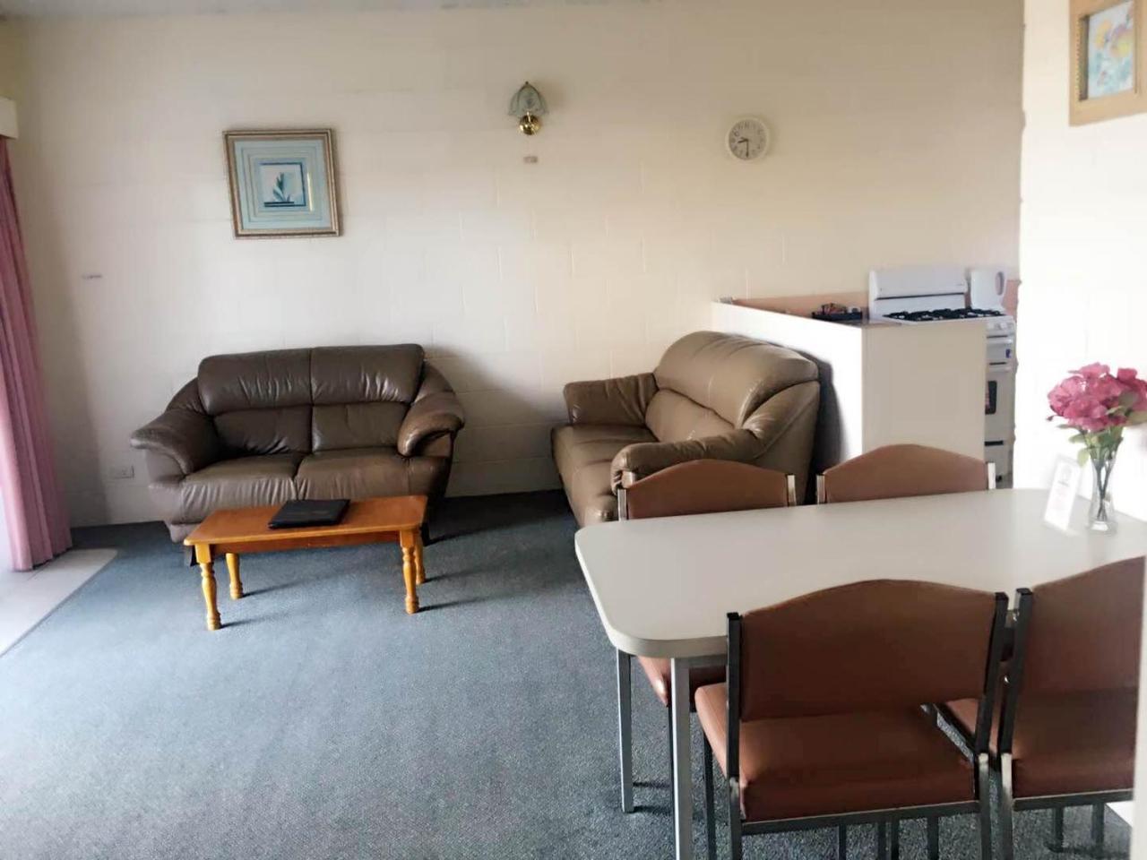 Black Swan Motor Inn Лейкс Ентранс Екстериор снимка