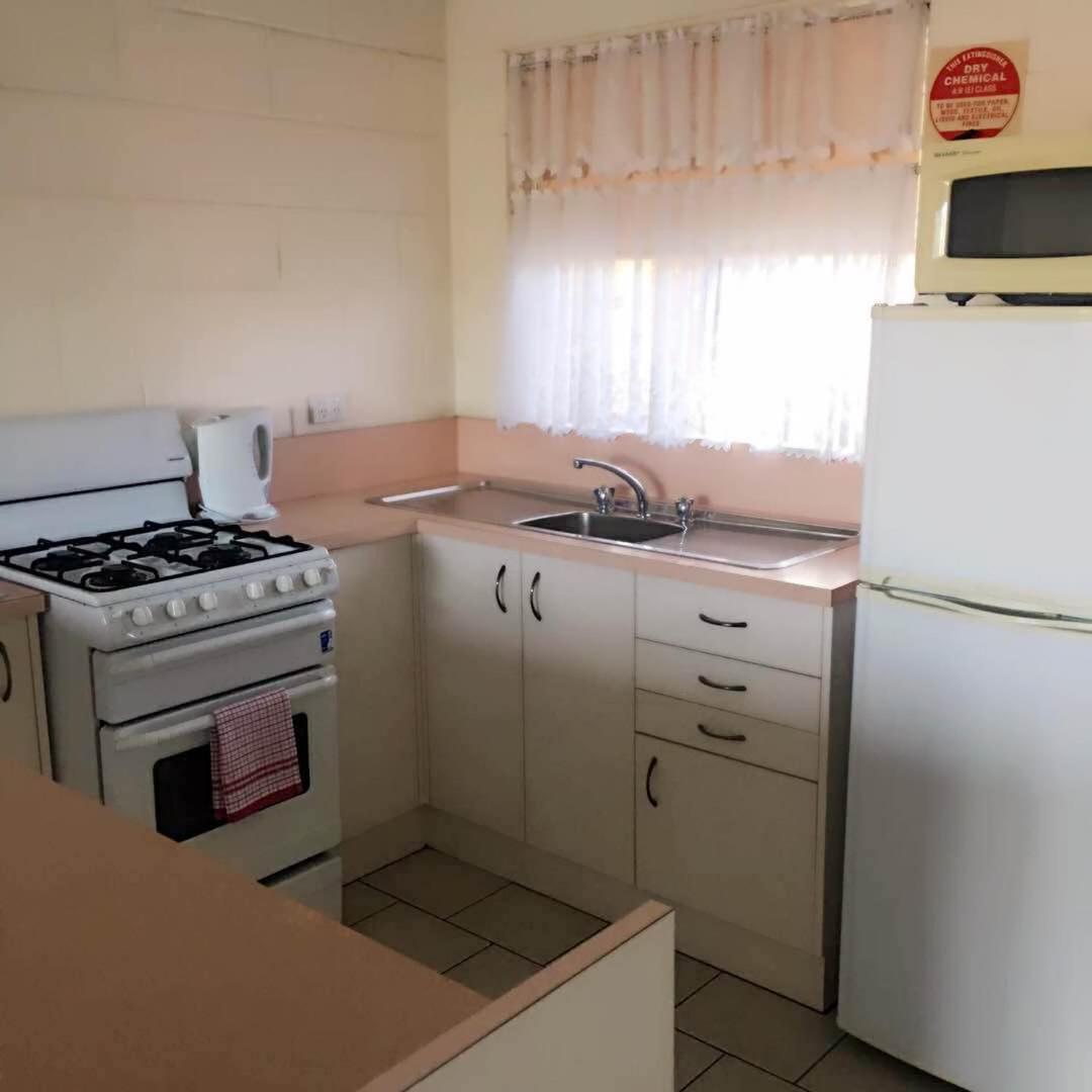 Black Swan Motor Inn Лейкс Ентранс Екстериор снимка