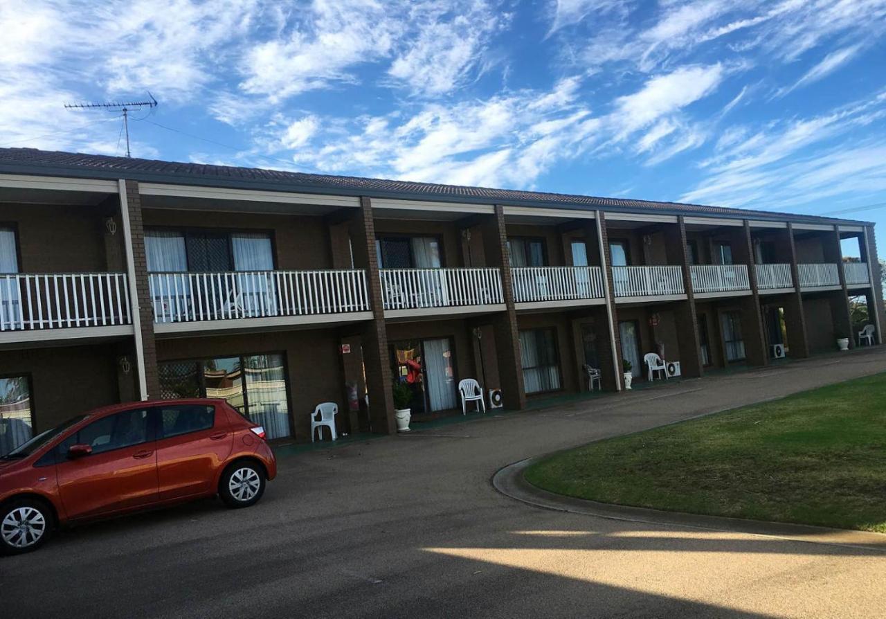 Black Swan Motor Inn Лейкс Ентранс Екстериор снимка