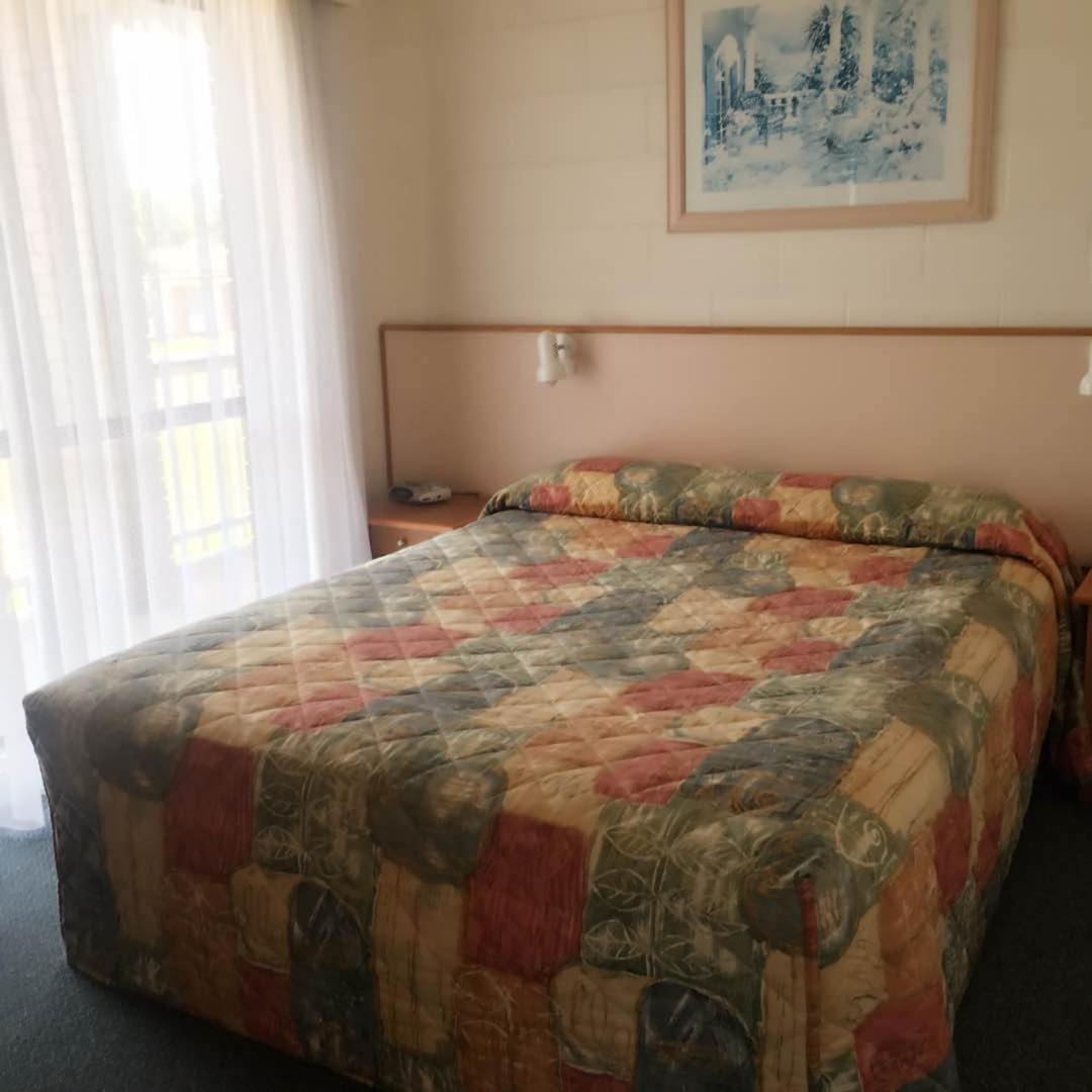 Black Swan Motor Inn Лейкс Ентранс Екстериор снимка